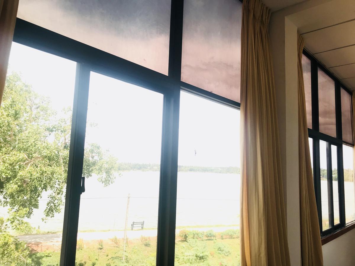 Lake City Resort Anuradhapura Room photo